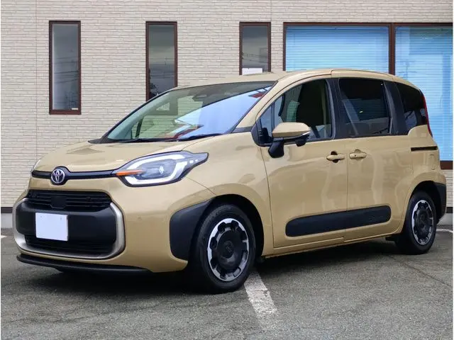 Toyota Sienta fotoğraf 1