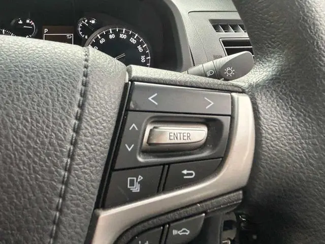 Toyota Land Cruiser Prado photo 8
