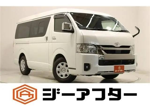 Toyota Hiace fotoğraf 1