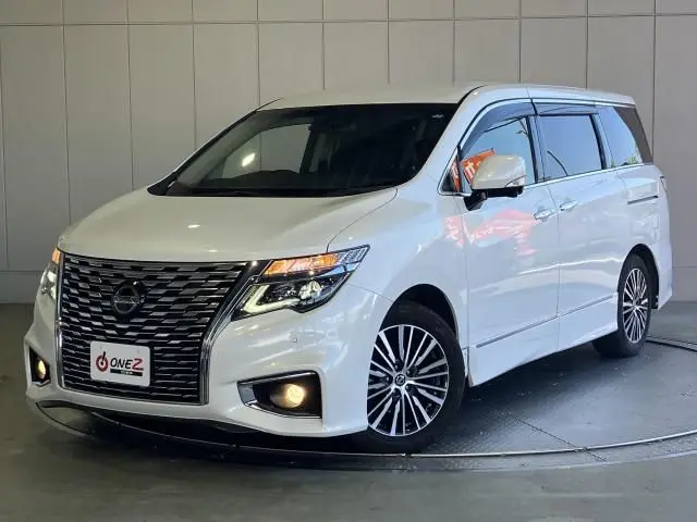 Nissan Elgrand fotoğraf 1