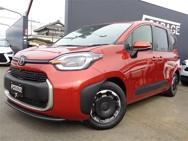 Toyota Sienta photo 1