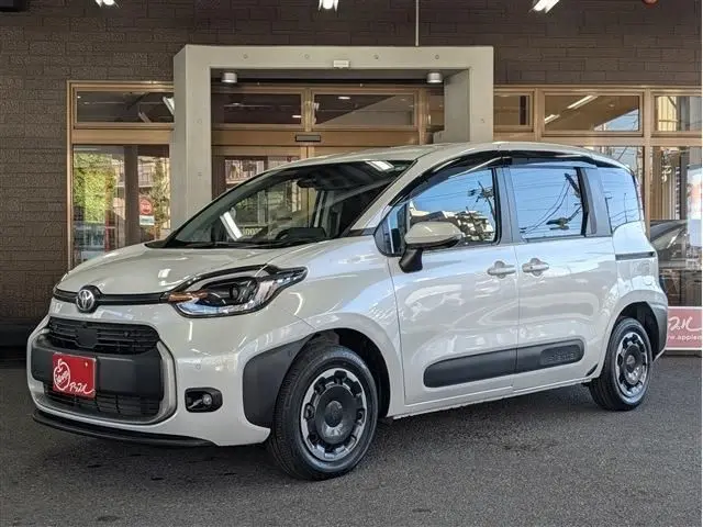 Toyota Sienta fotoğraf 1