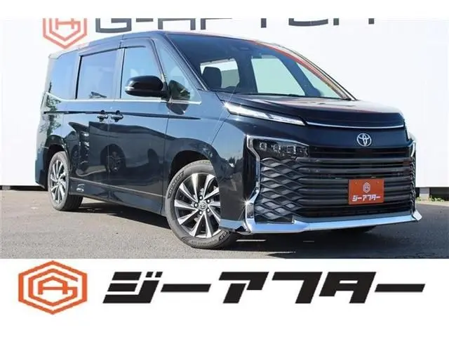 Toyota Voxy fotoğraf 1