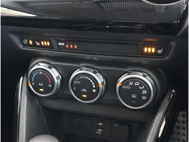 Mazda 2 photo 11