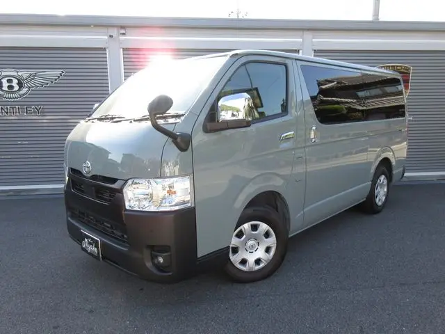 Toyota Hiace Van