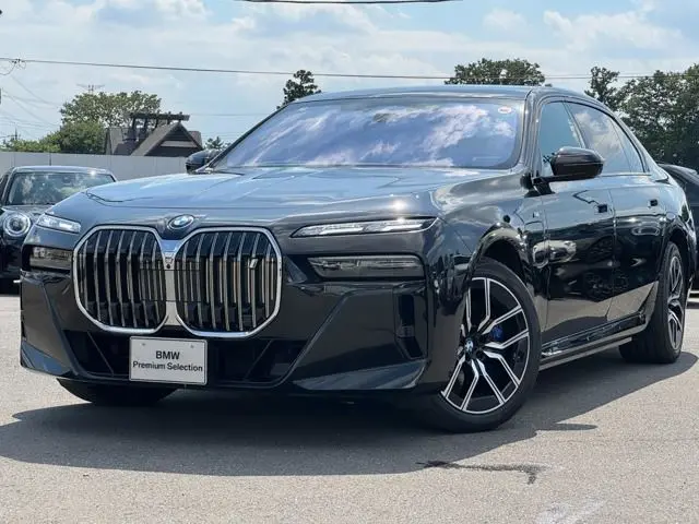 BMW i7