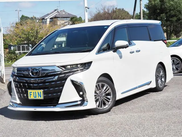 Toyota Alphard Hybrid fotoğraf 1