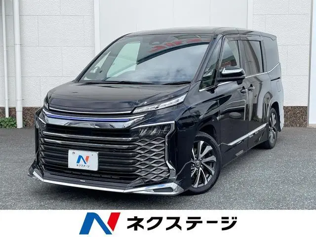 Toyota Voxy fotoğraf 1