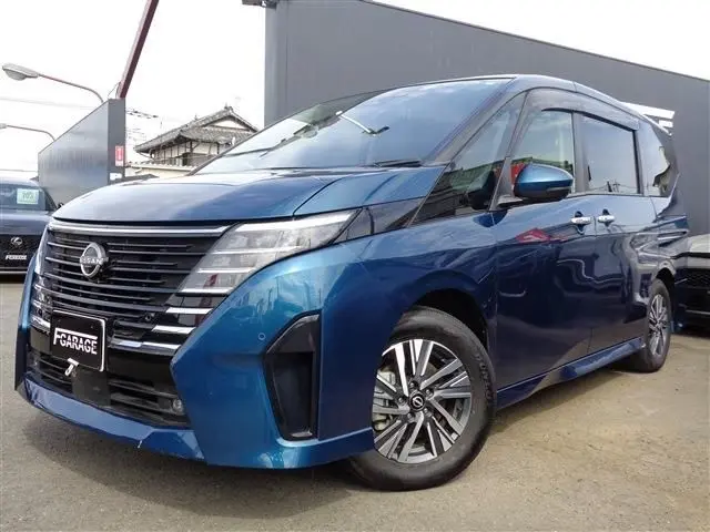 Nissan Serena fotoğraf 1