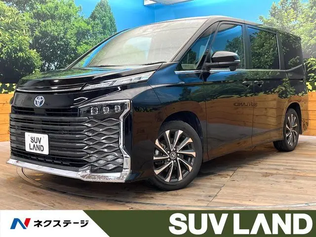 Toyota Voxy fotoğraf 1