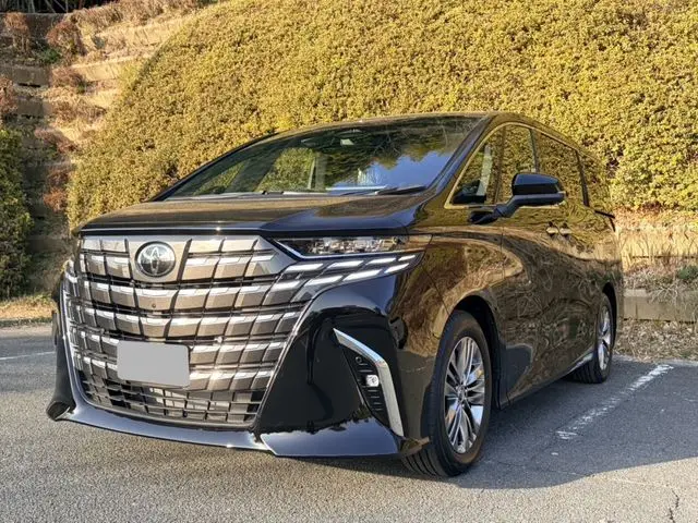 Toyota Alphard Hybrid fotoğraf 1