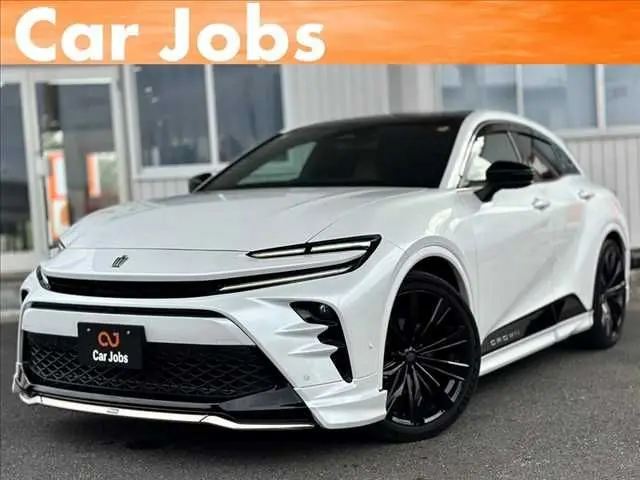 Toyota Crown Sport fotoğraf 1