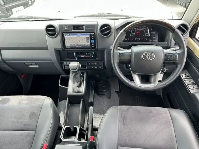 Toyota Land Cruiser photo 2