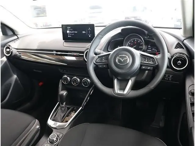 Mazda 2 photo 2