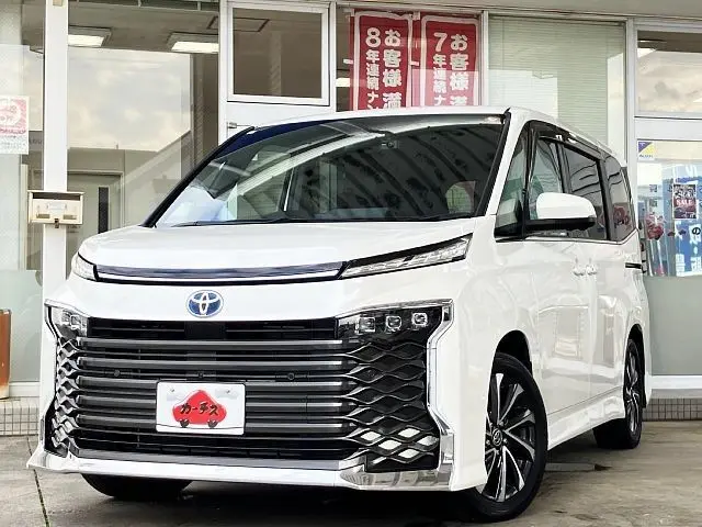 Toyota Voxy fotoğraf 1