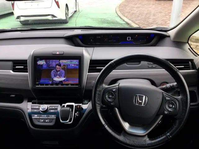 Honda Freed Hybrid photo 7