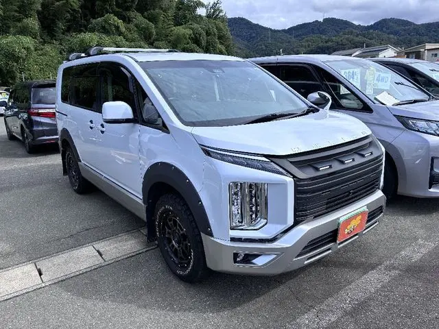 Mitsubishi Delica D:5