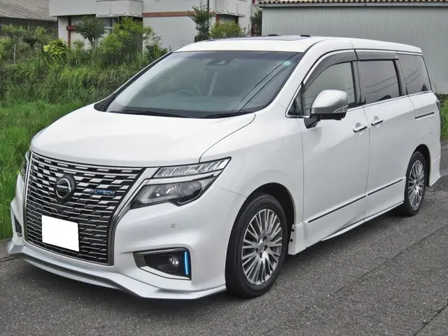Nissan Elgrand photo 1