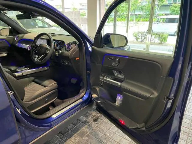 Mercedes-Benz GLB-Class photo 18
