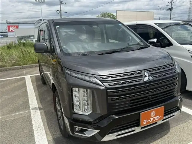 Mitsubishi Delica D:5