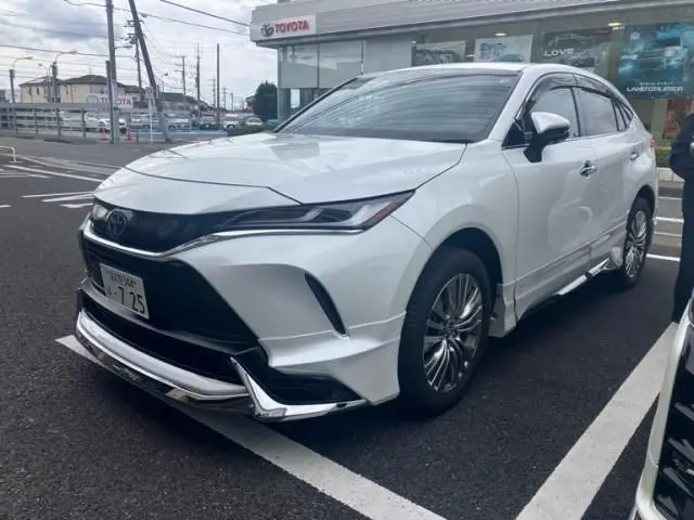Toyota Harrier Hybrid photo 1