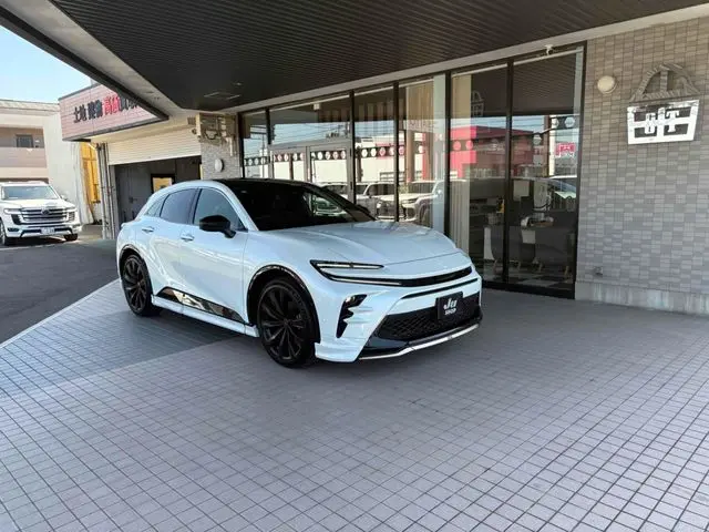 Toyota Crown Sport photo 1