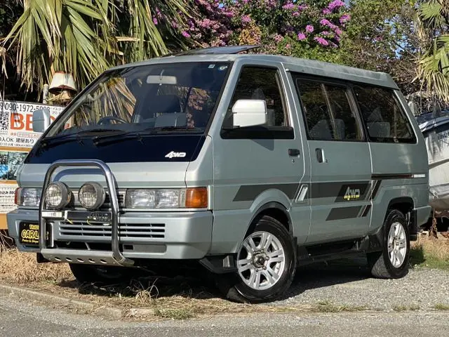 Nissan Vanette Coach