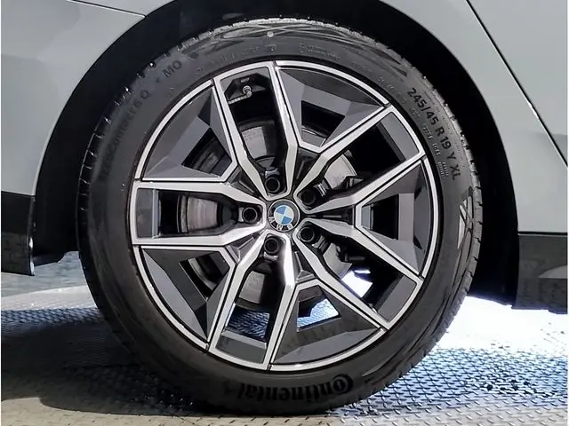 BMW 5 Serisi photo 19
