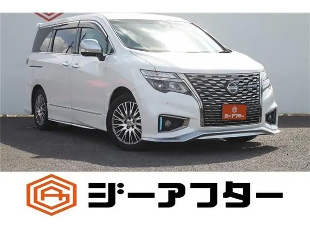 Nissan Elgrand fotoğraf 1