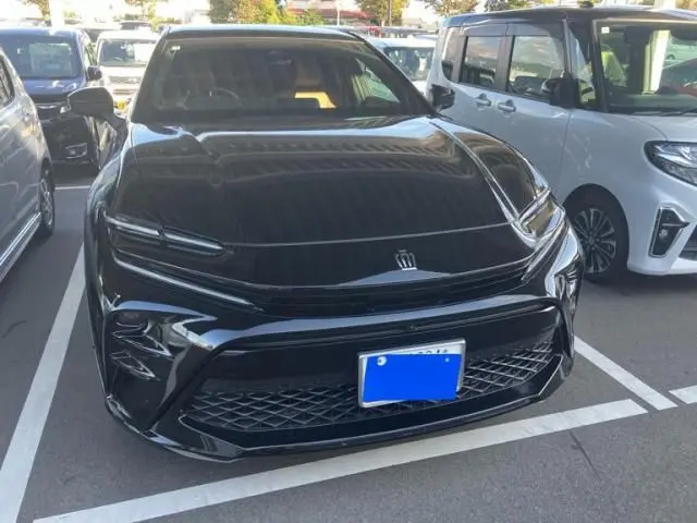 Toyota Crown Sport fotoğraf 1