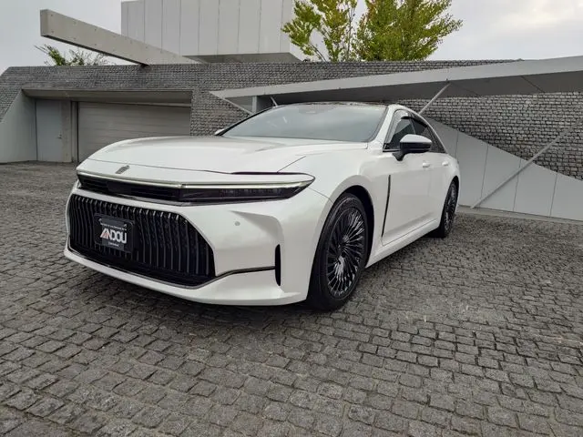 Toyota Crown Hybrid