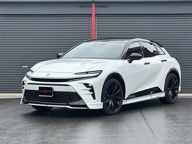 Toyota Crown Sport photo 1