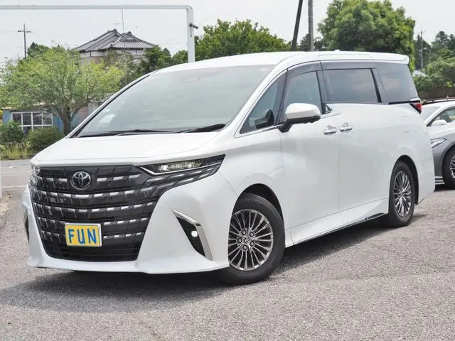 Toyota Alphard Hybrid photo 1