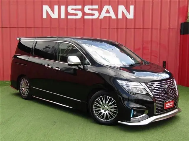 Nissan Elgrand photo 1