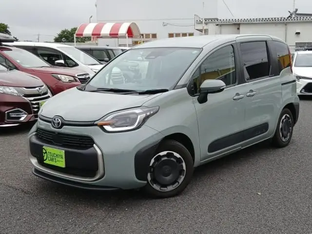 Toyota Sienta fotoğraf 1