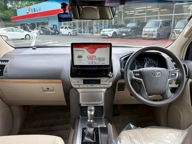 Toyota Land Cruiser Prado photo 3