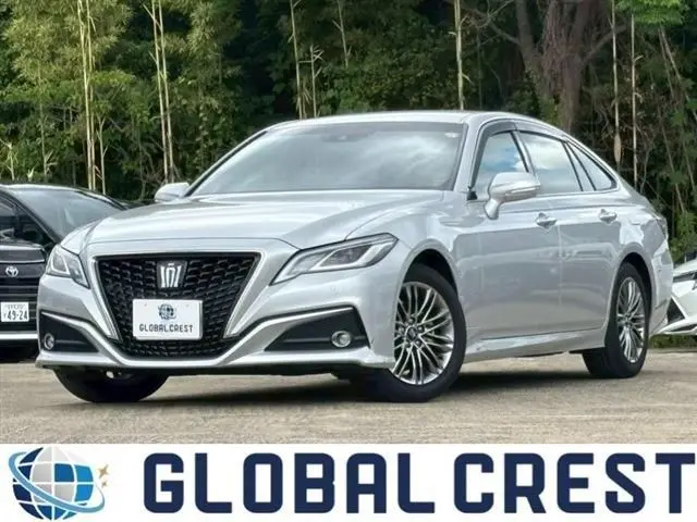 Toyota Crown Hybrid fotoğraf 1