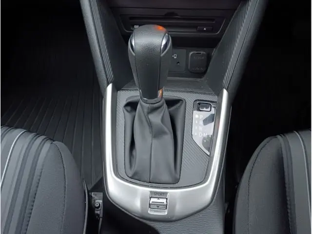 Mazda 2 fotoğraf 10