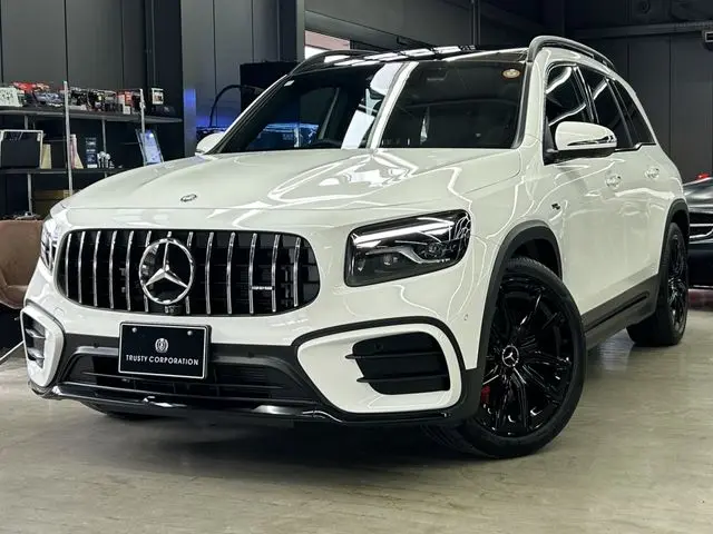 Mercedes-Benz AMG GLB photo 1