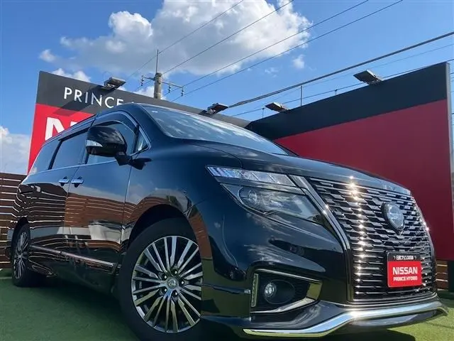 Nissan Elgrand fotoğraf 1