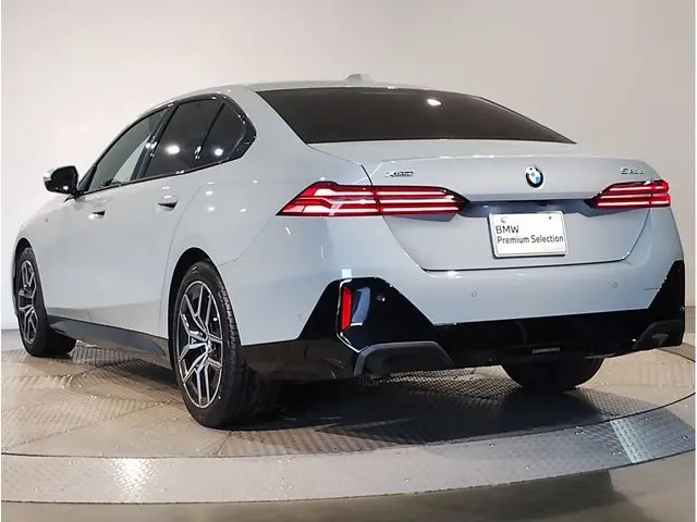 BMW 5 Serisi photo 3