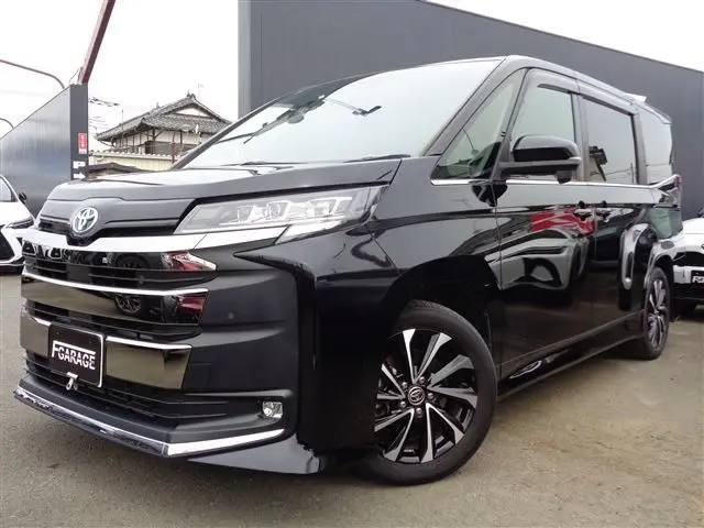 Toyota Noah fotoğraf 1