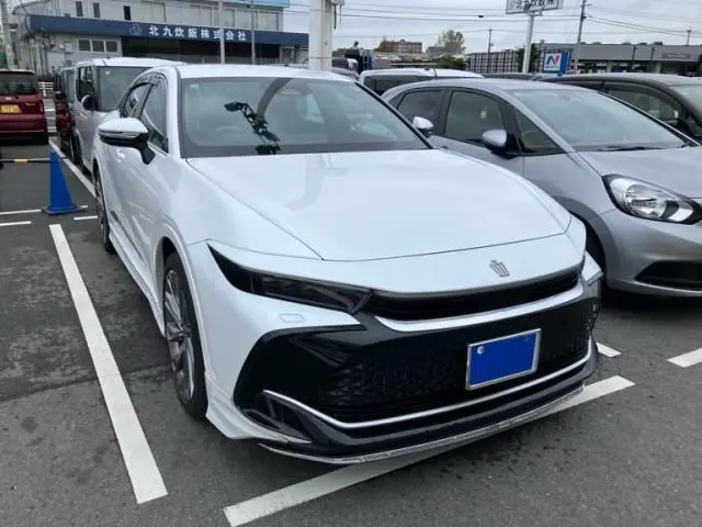 Toyota Crown Crossover photo 1