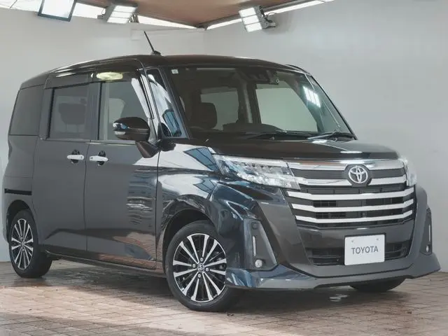 Toyota Roomy photo 1