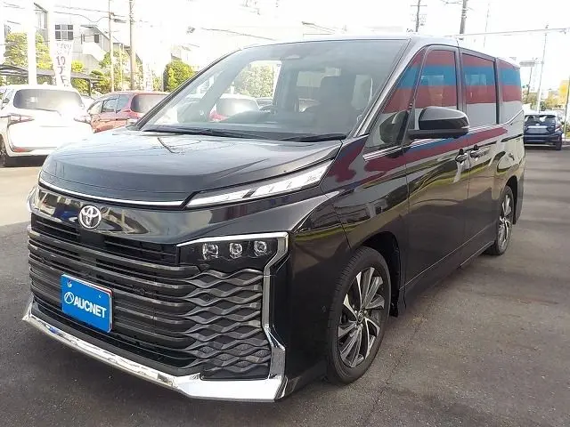 Toyota Voxy photo 1