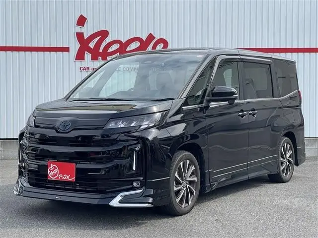 Toyota Noah fotoğraf 1