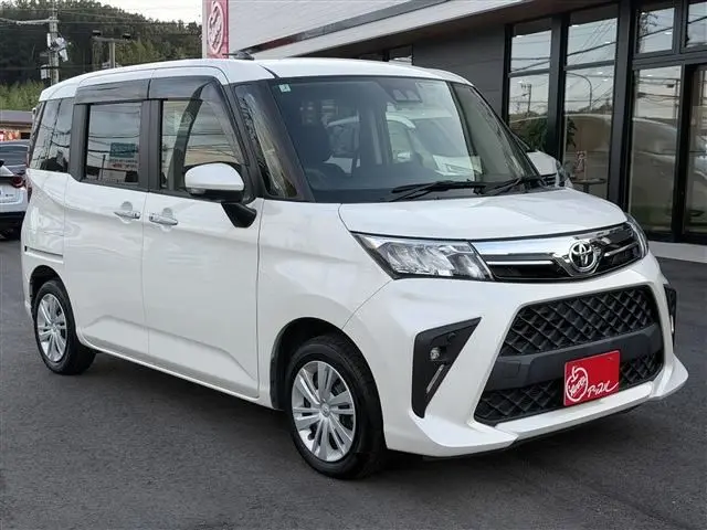 Toyota Roomy photo 1