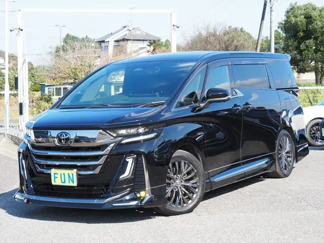 Toyota Vellfire Hybrid photo 1