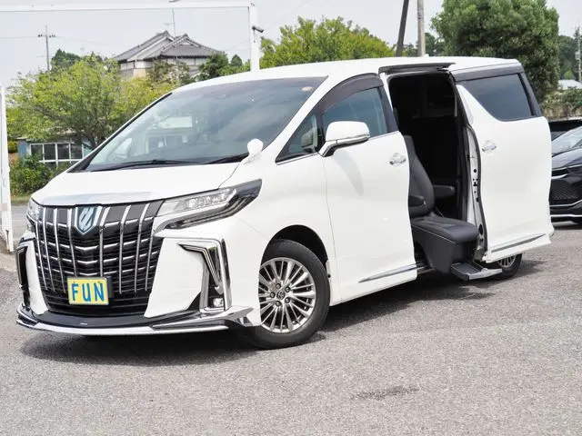 Toyota Alphard Hybrid fotoğraf 1