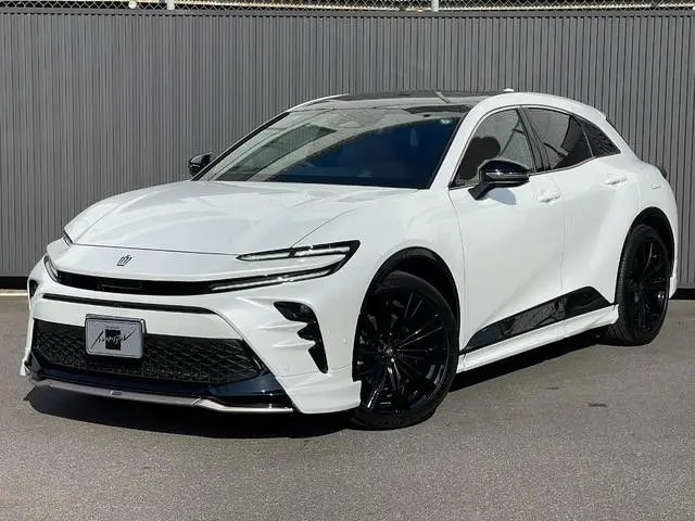 Toyota Crown Sport photo 1
